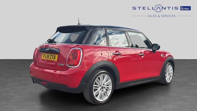 Used Mini Cooper Hatch 134 HP (98 kW) 2018 Red Hatchback