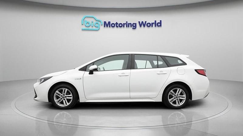 Used Toyota Corolla 122 HP (89 kW) 2022 White Estate
