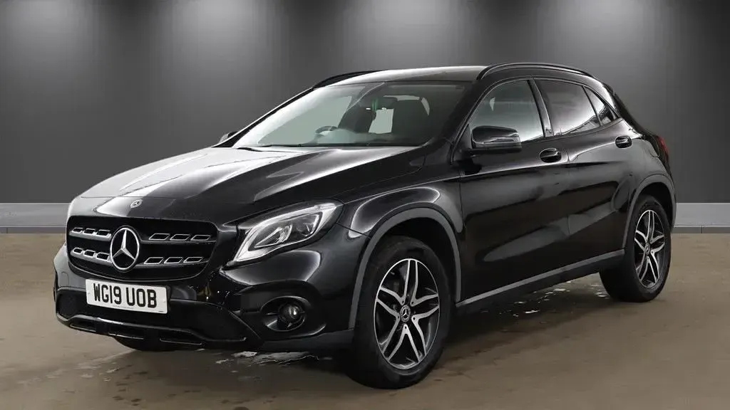 Used Mercedes GLA180 Urban 122 HP (89 kW) 2019 Black SUV