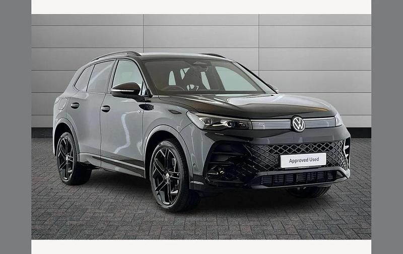 Black Used 2025 VW Tiguan Black Edition SUV | £41,390 (Expensive) - Image 1/3