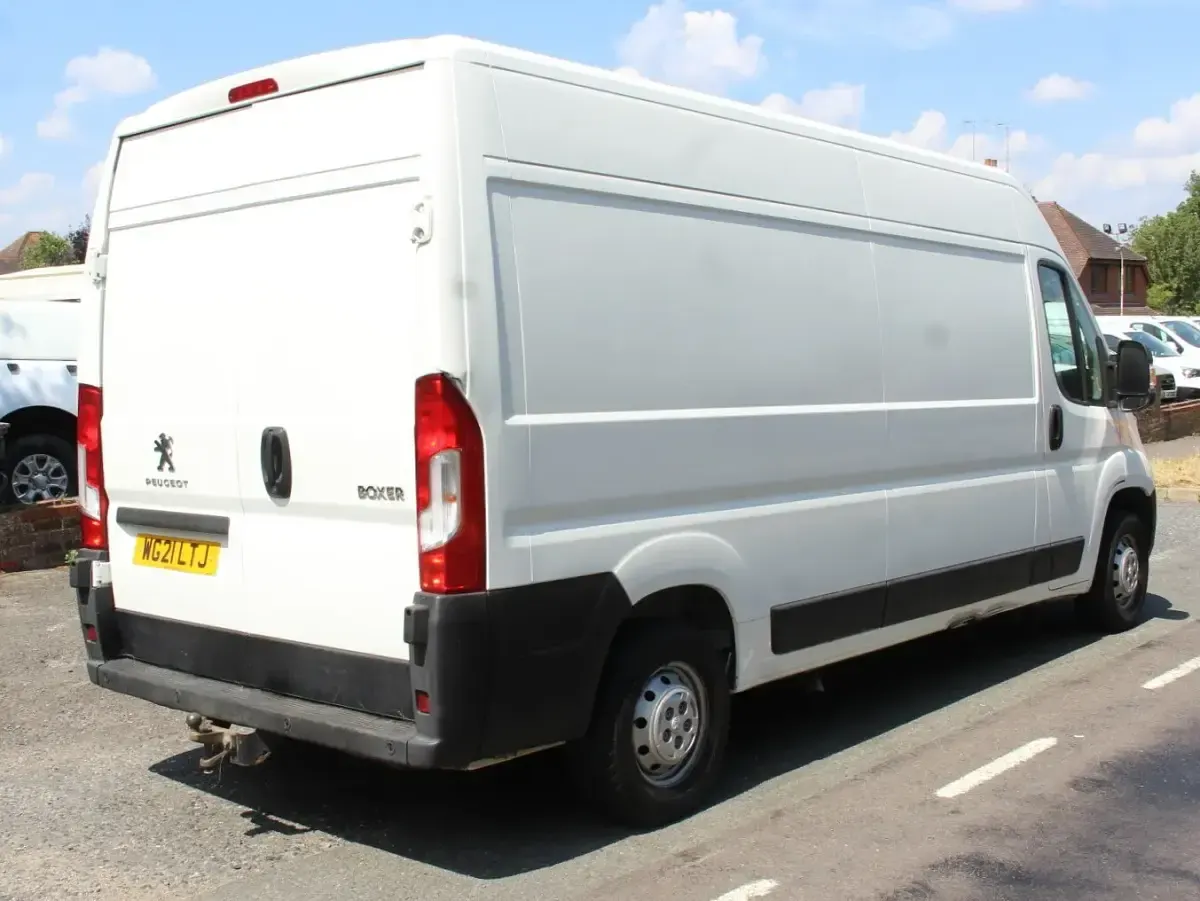 Used Peugeot Boxer S 140 HP (102 kW) 2021 White Van