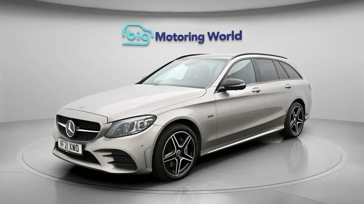 Usado Mercedes C300e AMG line 320 HP (235 kW) 2021 Prateado Carrinha