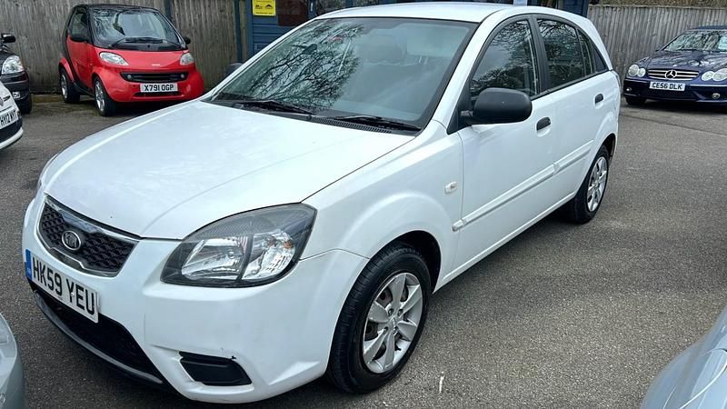 Used Kia Rio 108 HP (79 kW) 2010 White Hatchback
