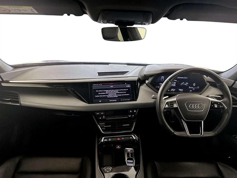 Usado Audi e-tron GT quattro Comfort 350 kW (476 HP) 2023 Cinzento Sedan