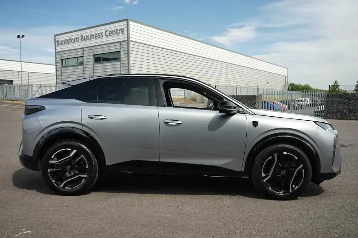 Used Peugeot e-3008 GT 156 kW (213 HP) 2025 Grey SUV