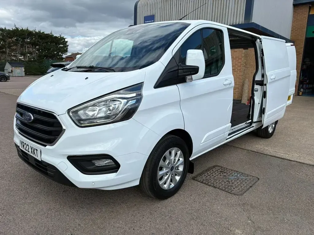 Usado Ford Transit Custom Limited 130 CV (95 kW) 2022 Blanco Van