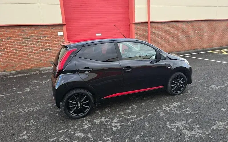 Used Toyota Aygo x-press 72 HP (52 kW) 2019 Black Hatchback