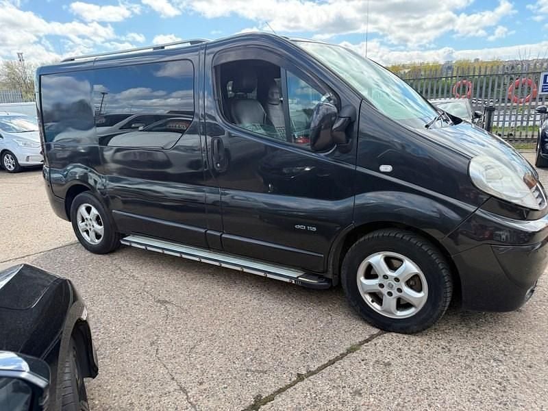 Begagnad Renault Trafic 115 HK (84 kW) 2011 Svart Minibuss