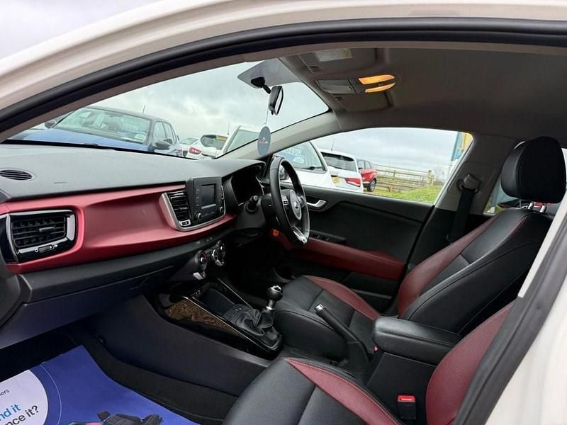 Used Kia Rio 83 HP (61 kW) 2017 White Hatchback