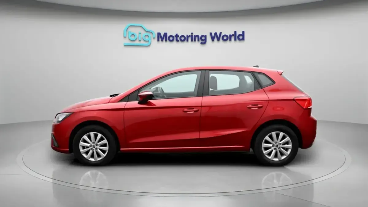 Usado Seat Ibiza SE 94 CV (69 kW) 2023 Rojo Utilitario