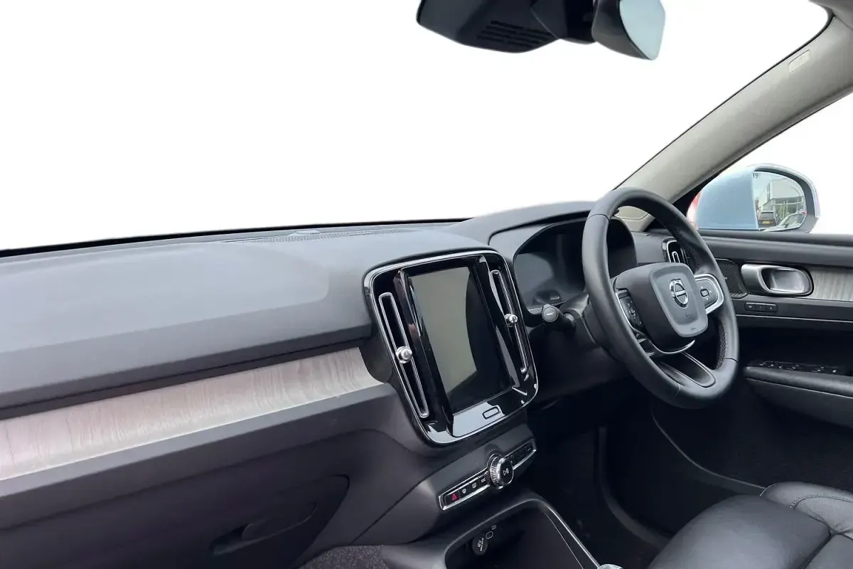 Second-hand Volvo XC40 Ultra 163 CP (119 kW) 2025 Albastru SUV