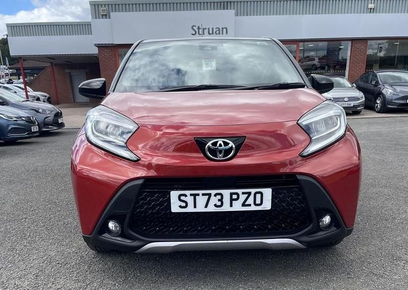 Used Toyota Aygo X 72 HP (52 kW) 2023 Red SUV