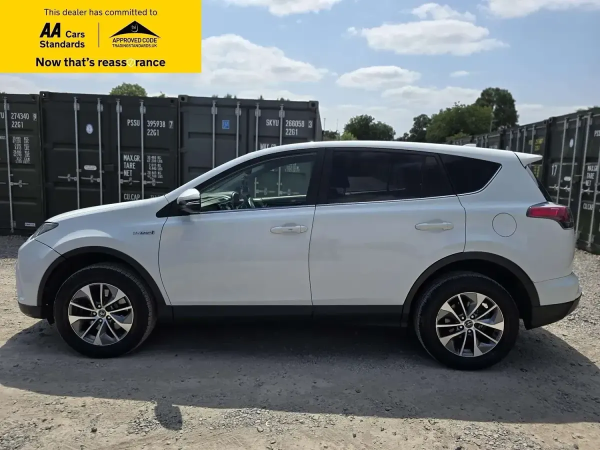 Used Toyota RAV4 Hybrid Business Edition 197 HP (144 kW) 2016 White SUV