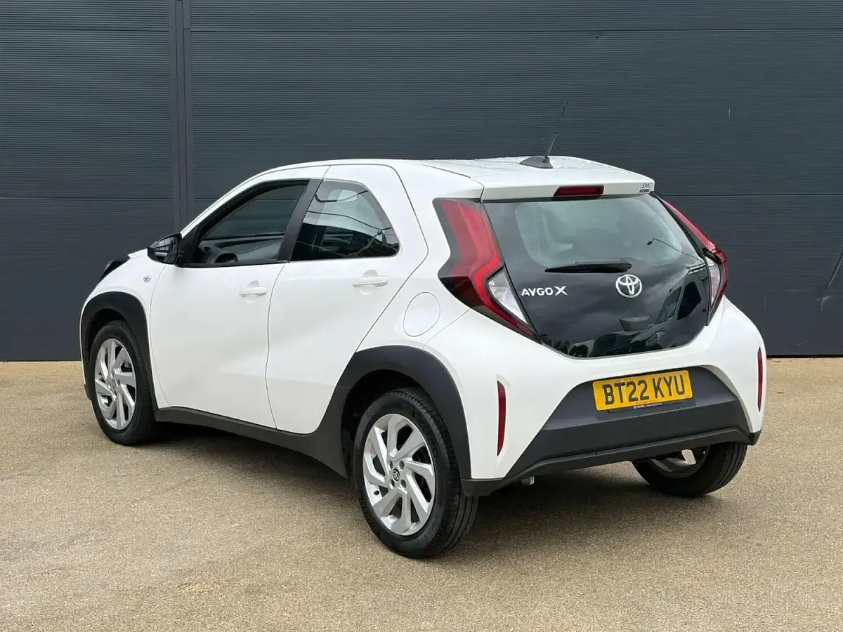 Usado Toyota Aygo X PURE 2022 Blanco SUV