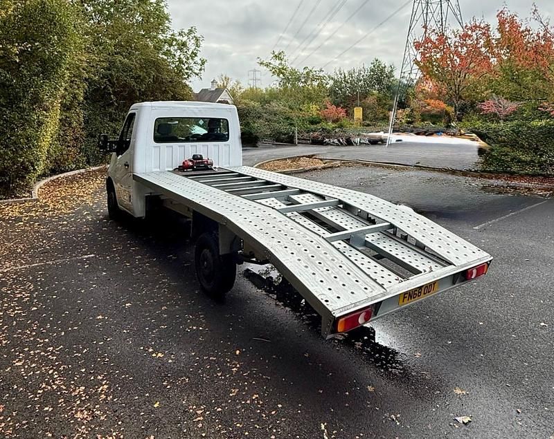 Used Vauxhall Movano 145 HP (106 kW) 2018 White MPV