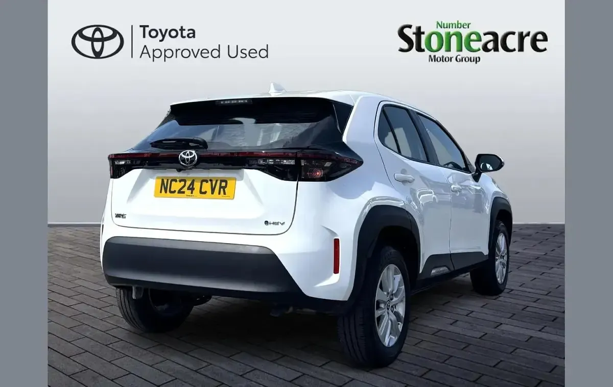 Used Toyota Yaris Cross 113 HP (83 kW) 2024 White SUV