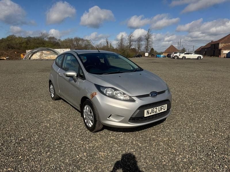 Used Ford Fiesta 95 HP (69 kW) 2012 Silver Hatchback