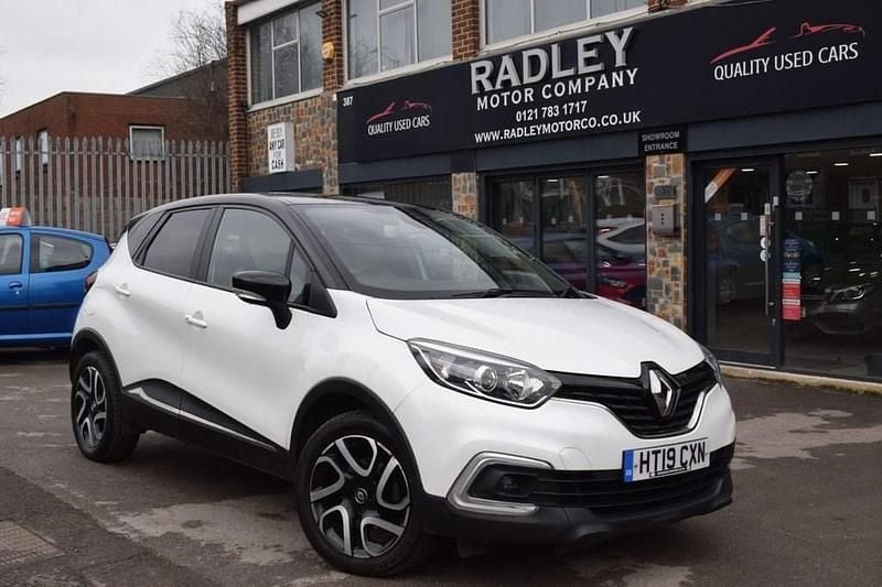 Used Renault Captur Iconic 90 HP (66 kW) 2019 White/black SUV