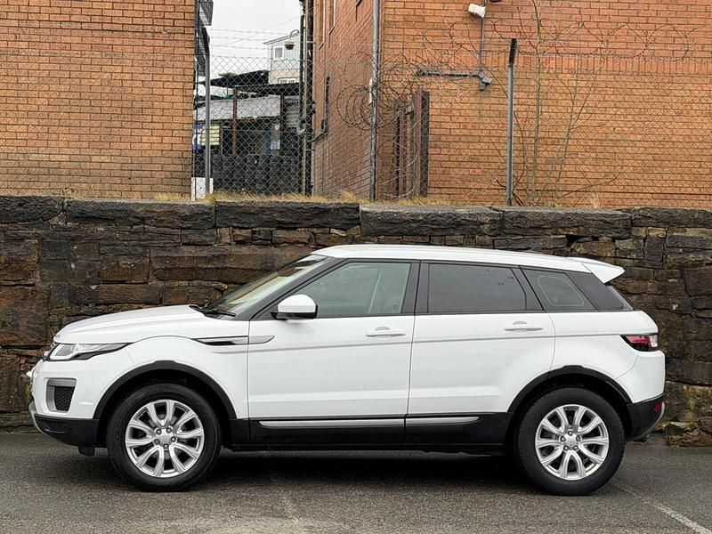 Used Land Rover Range Rover evoque SE 2015 White Estate