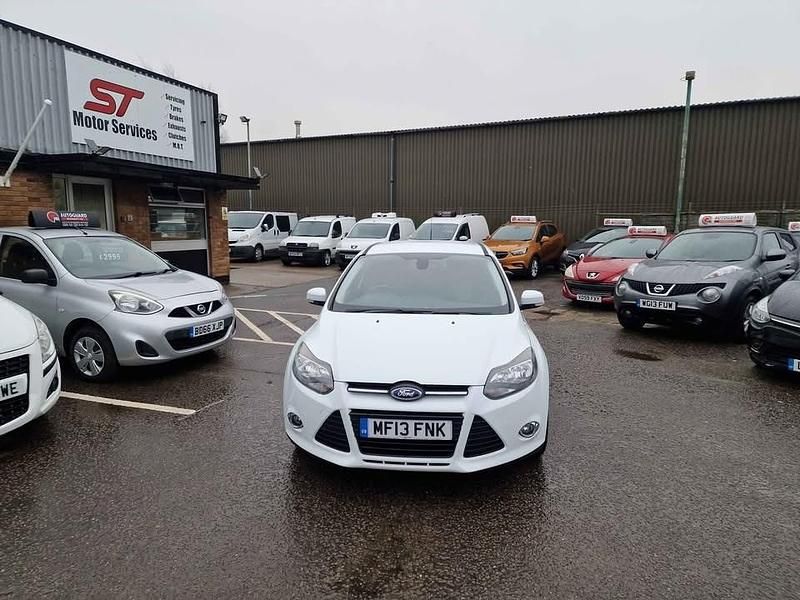 Used Ford Focus Zetec 2013 White Hatchback
