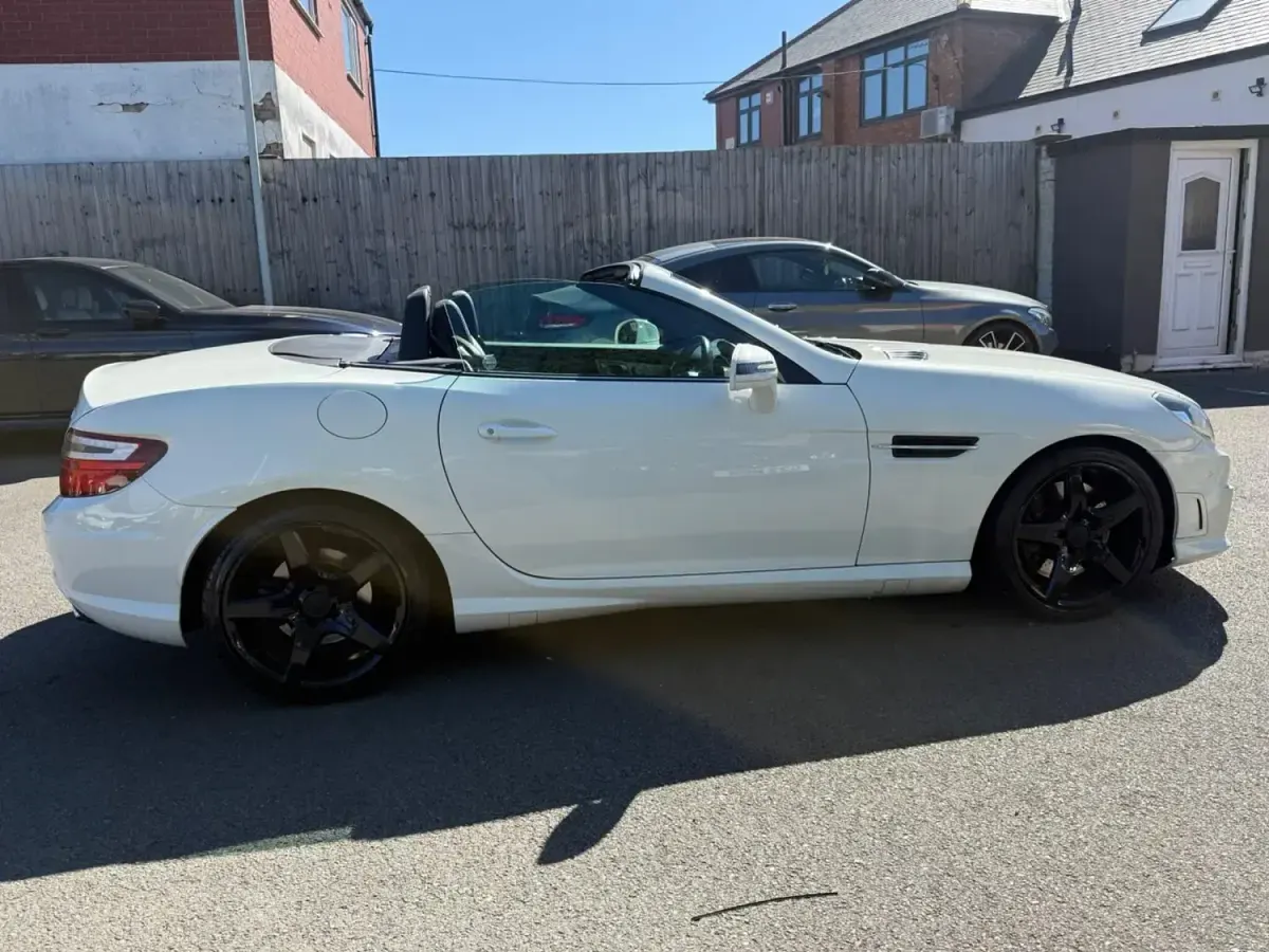 Begagnad Mercedes SLK250 AMG 204 HK (150 kW) 2012 Vit Cab
