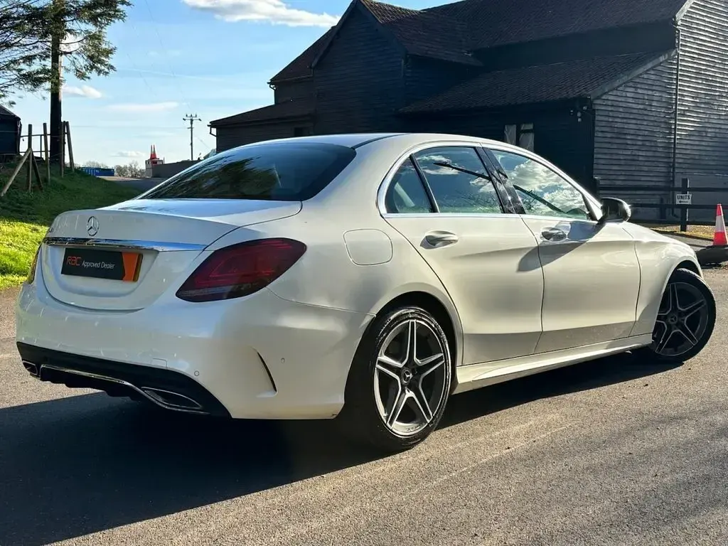 Używany Mercedes C220 AMG line 194 KM (142 kW) 2018 Biały Sedan/Limuzyna