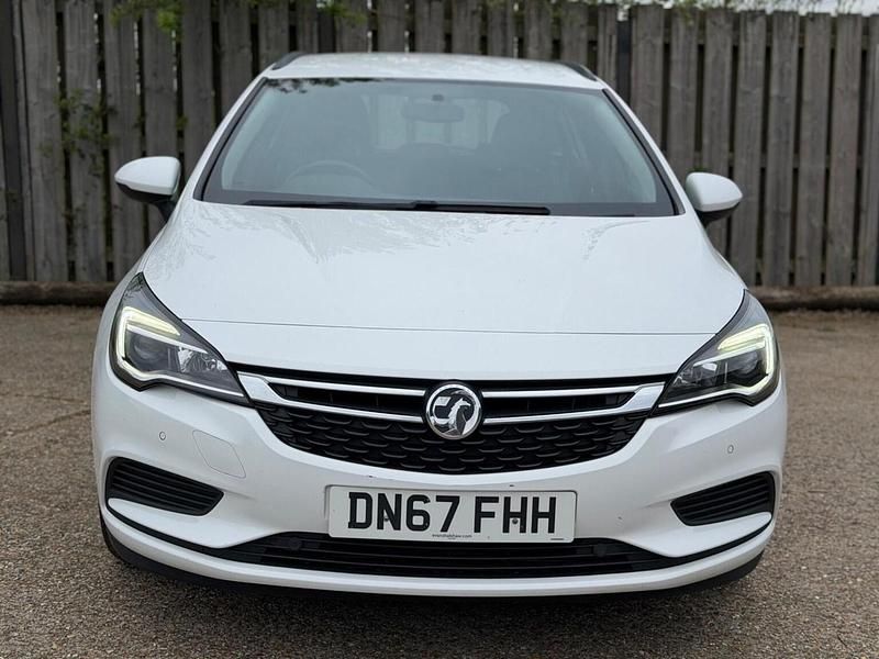 Used Vauxhall Astra S 136 HP (100 kW) 2017 White Estate