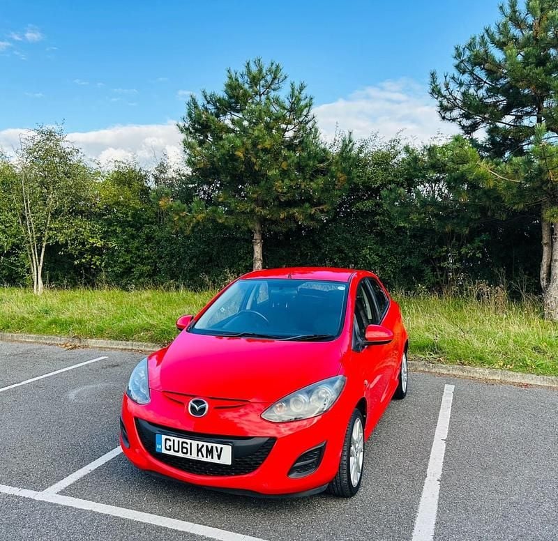 Used Mazda 2 83 HP (61 kW) 2011 Red Hatchback