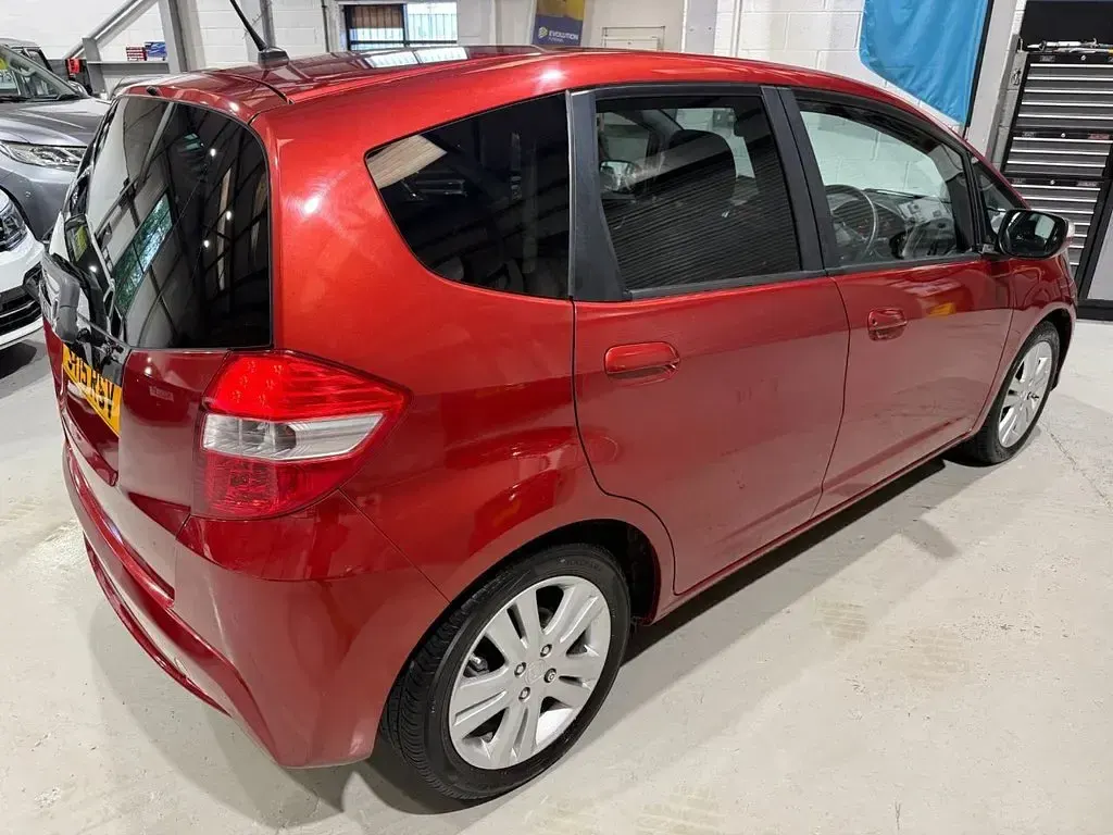 Used Honda Jazz ES 99 HP (72 kW) 2015 Red Hatchback