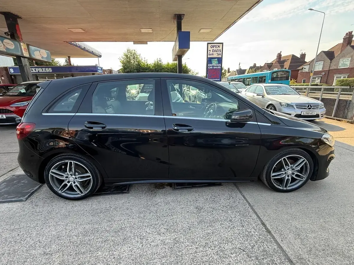 Used Mercedes B200 AMG Line Premium 134 HP (98 kW) 2017 Black Hatchback