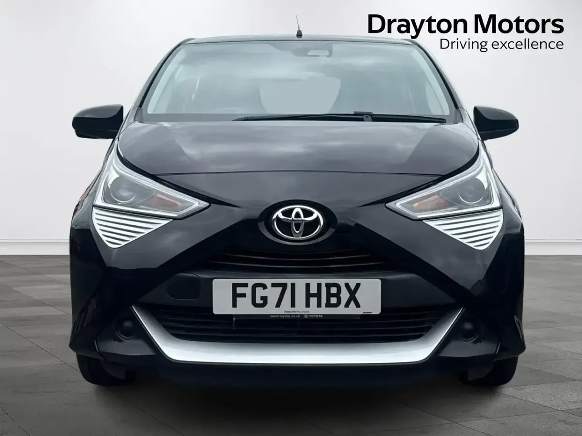 Used Toyota Aygo X-play 71 HP (52 kW) 2022 Black Hatchback