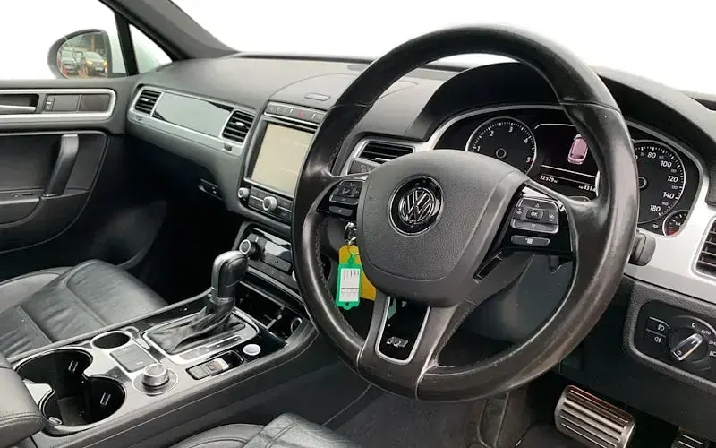 Used VW Touareg R-line Plus 262 HP (192 kW) 2017 White SUV