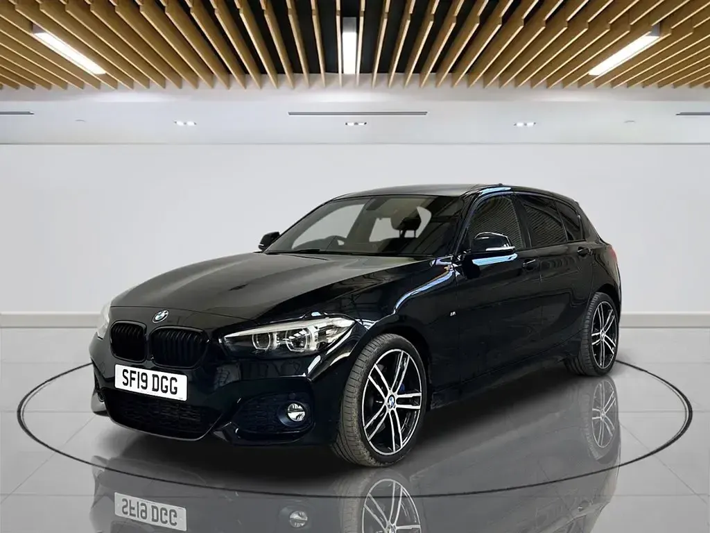 Begagnad BMW 120 Efficient Dynamics 190 HK (139 kW) 2019 Svart Halvkombi