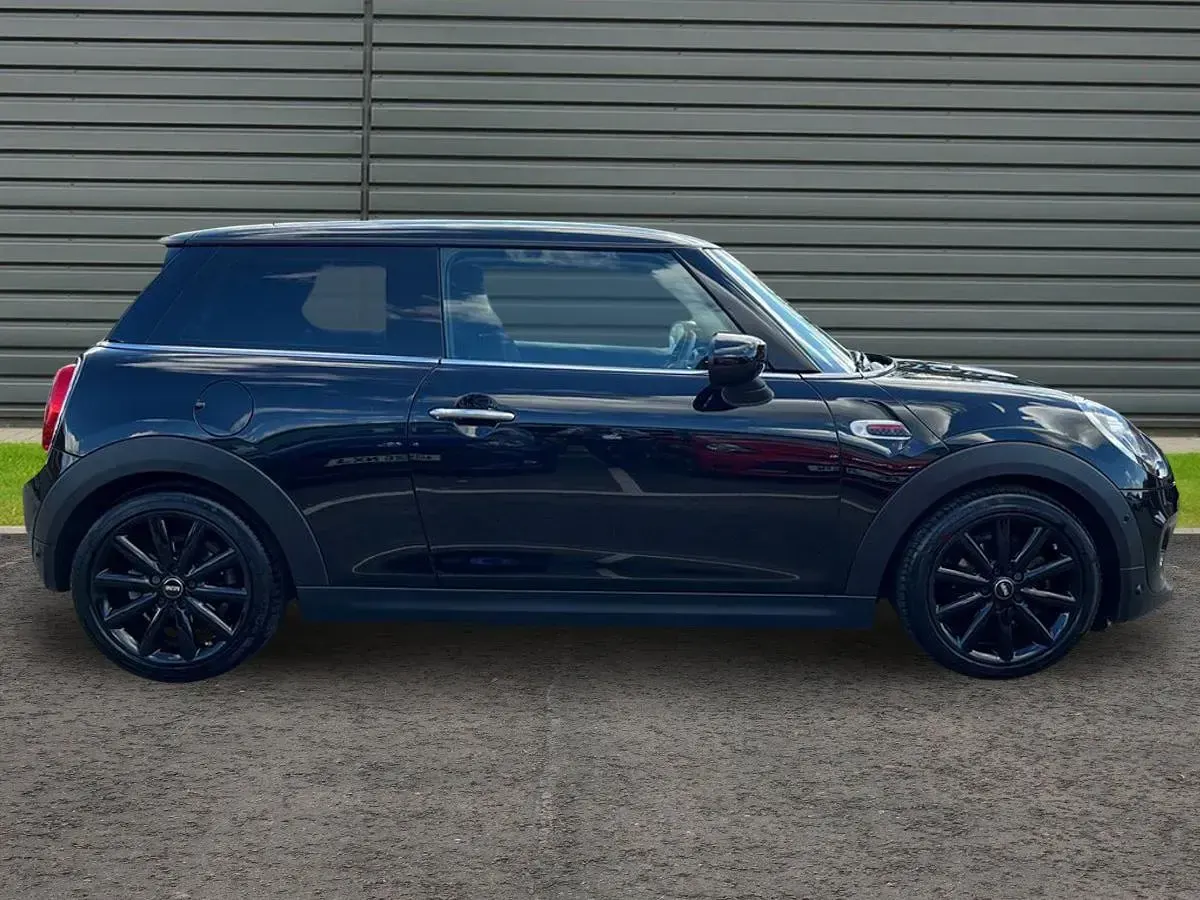 Used Mini Cooper Classic 136 HP (100 kW) 2019 Black Hatchback
