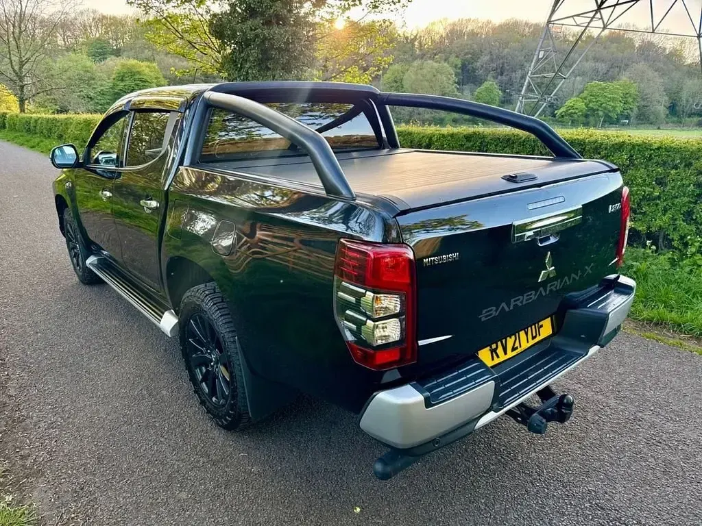 Usado Mitsubishi L200 150 HP (110 kW) 2021 Preto Pickup