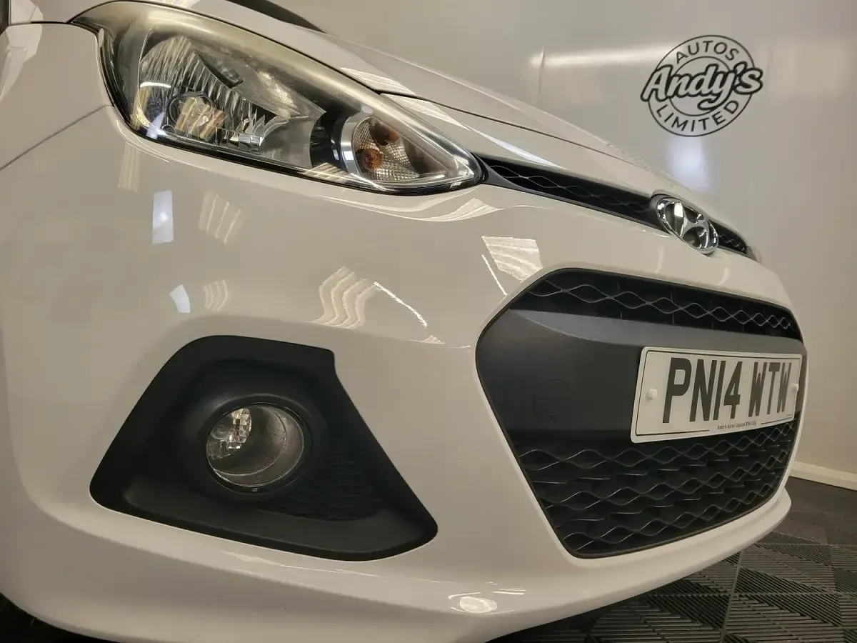 Used Hyundai i10 SE 67 HP (49 kW) 2014 White Hatchback