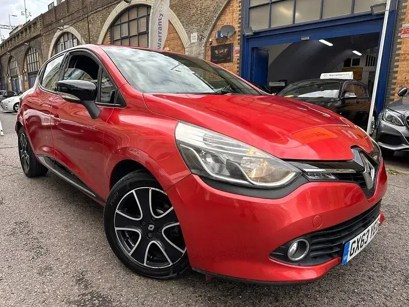 Used Renault Clio Dynamique 90 HP (66 kW) 2013 Red Hatchback