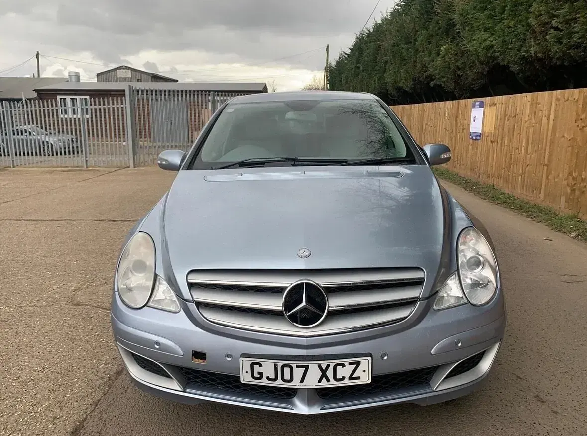 Used Mercedes R320 SE 220 HP (161 kW) 2007 Blue Estate