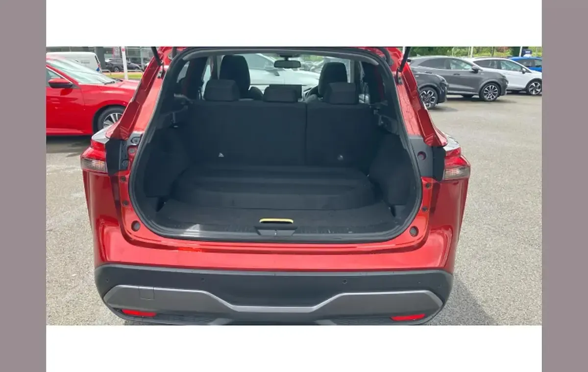 Used Nissan Qashqai N-Connecta 155 HP (114 kW) 2023 Red SUV