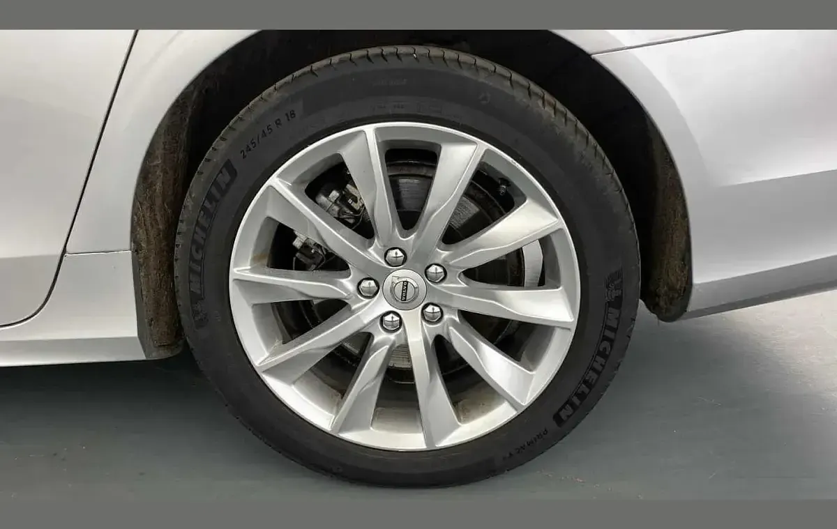 Second-hand Volvo V90 Momentum 194 CP (142 kW) 2021 Argintiu Break