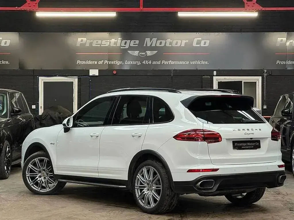 Used Porsche Cayenne 260 HP (191 kW) 2014 White SUV