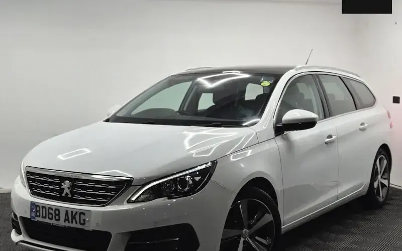 Used Peugeot 308 Allure 131 HP (96 kW) 2020 White Hatchback