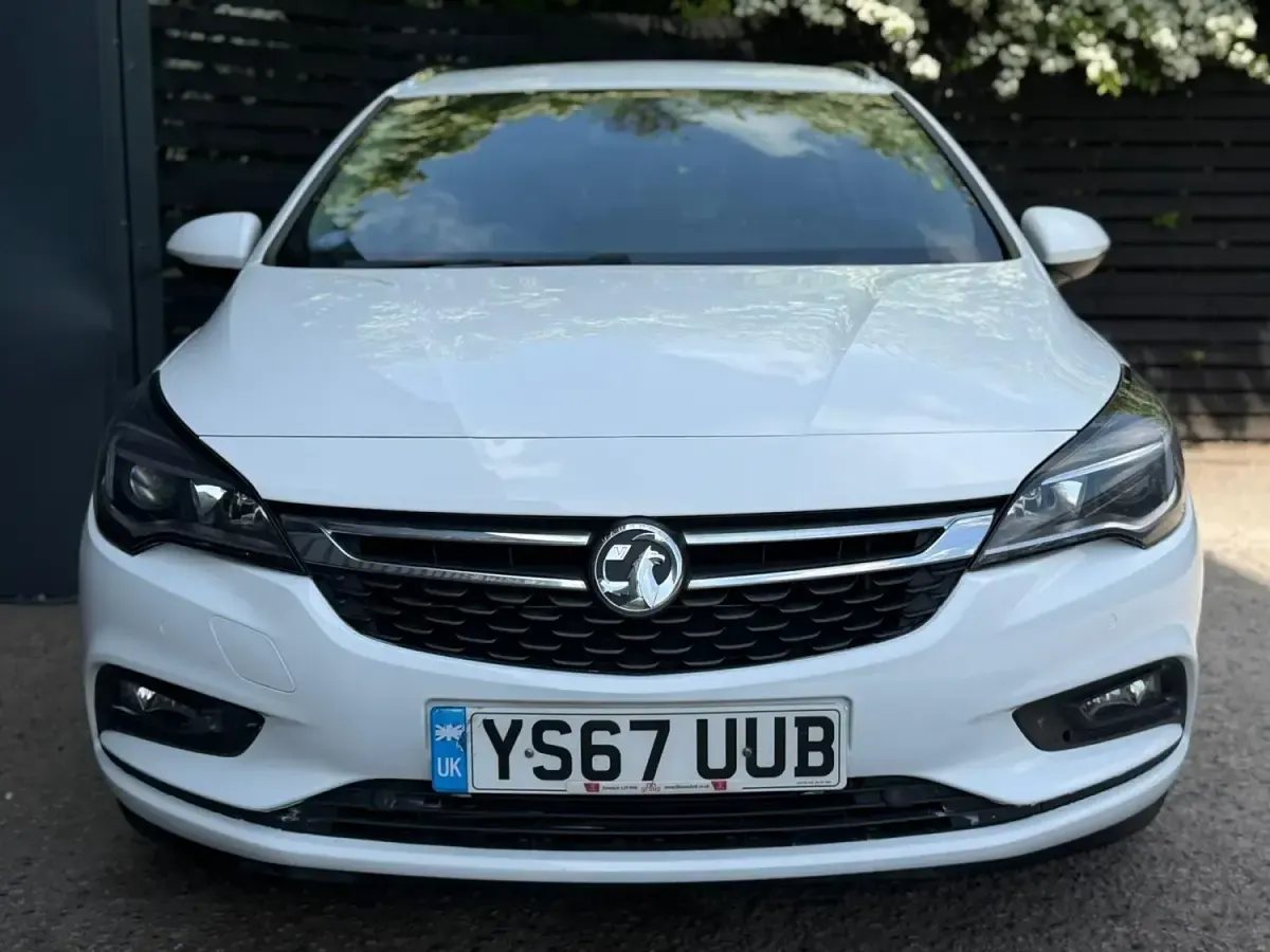 Second-hand Vauxhall Astra Elite 150 CP (110 kW) 2017 Alb Break