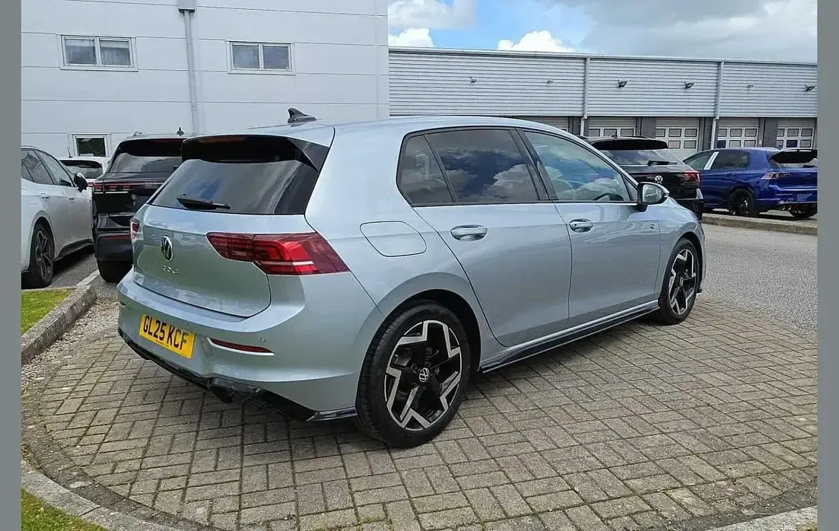 Used VW Golf VIII R-line 150 HP (110 kW) 2025 Silver Hatchback