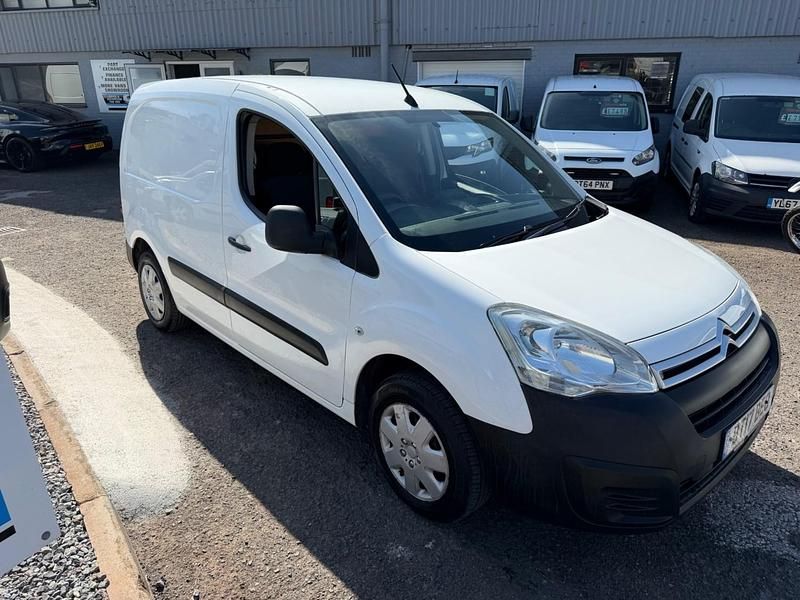 Used Citroën Berlingo 75 HP (55 kW) 2017 White MPV