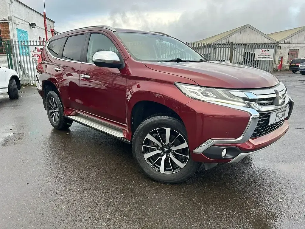 Used Mitsubishi Shogun 178 HP (130 kW) 2019 Red SUV