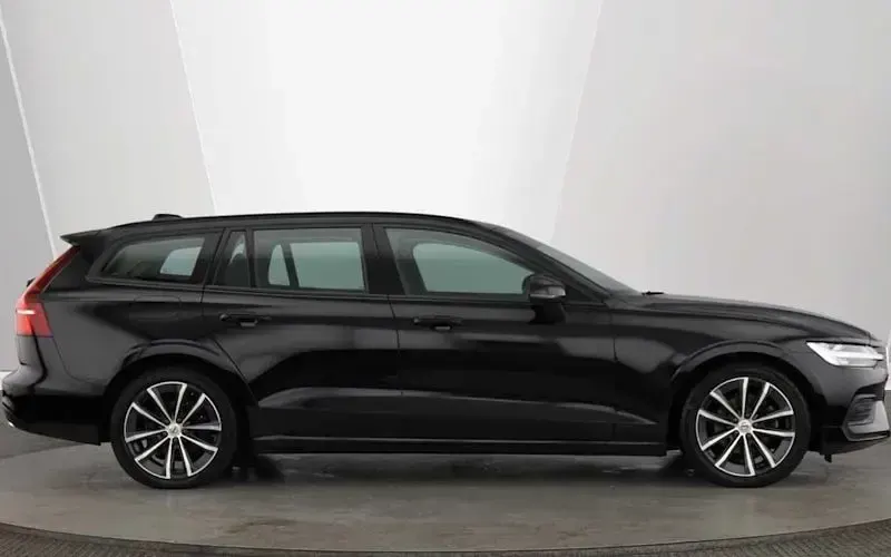 Used Volvo V60 Momentum 163 HP (119 kW) 2021 Black Estate