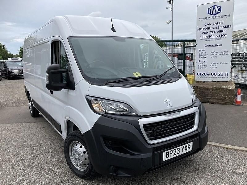 White Used 2023 Peugeot Boxer Premium Van | £18,329 (Good price) - Image 1/4
