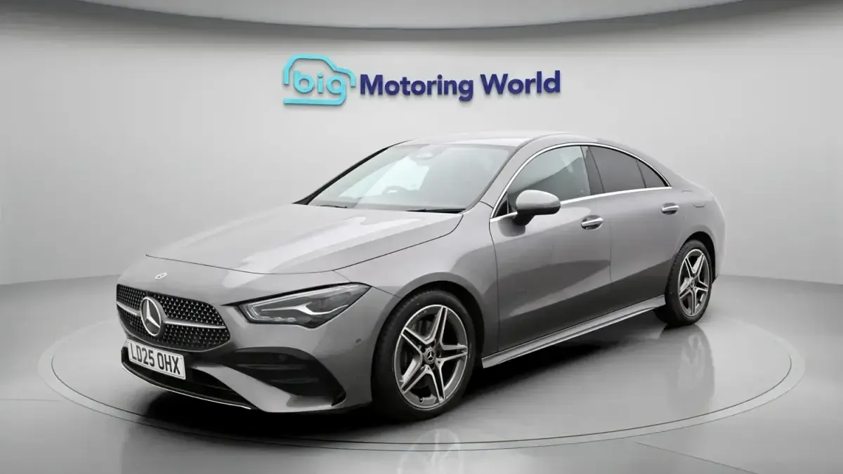 Usado Mercedes CLA200 Executive 163 HP (119 kW) 2025 Cinzento Coupé