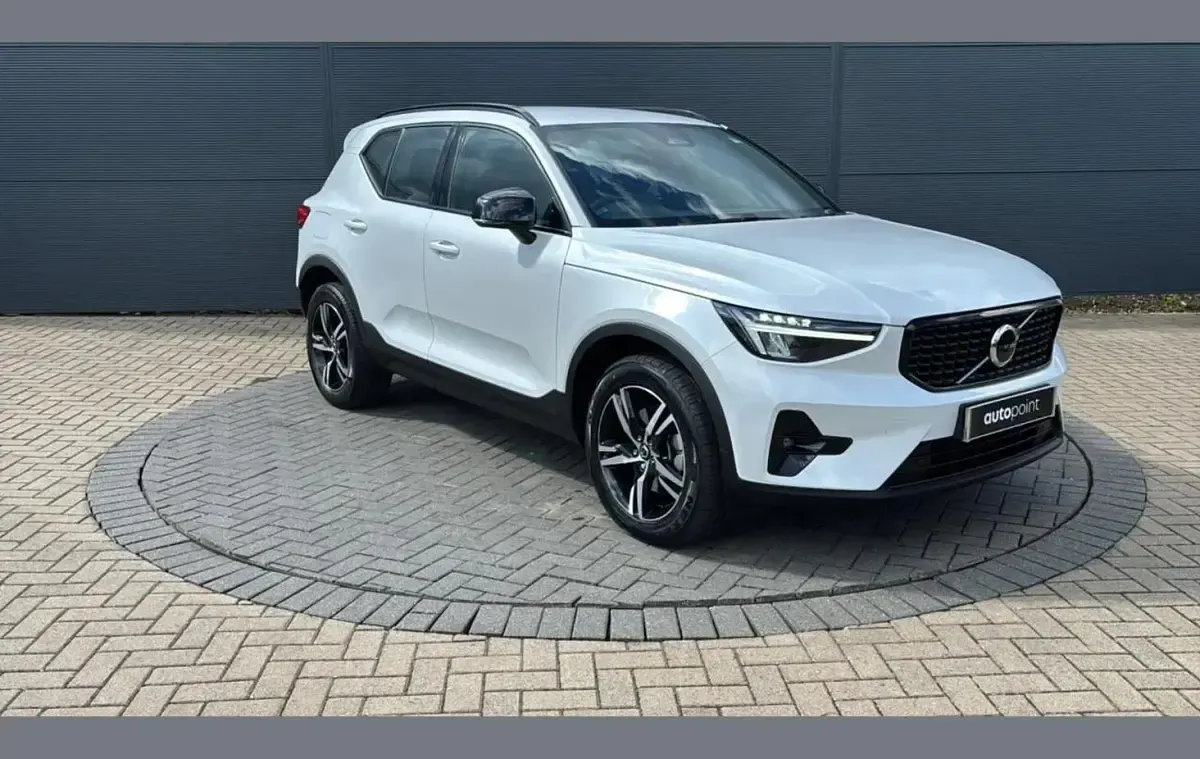 Used Volvo XC40 Plus 194 HP (142 kW) 2022 White SUV